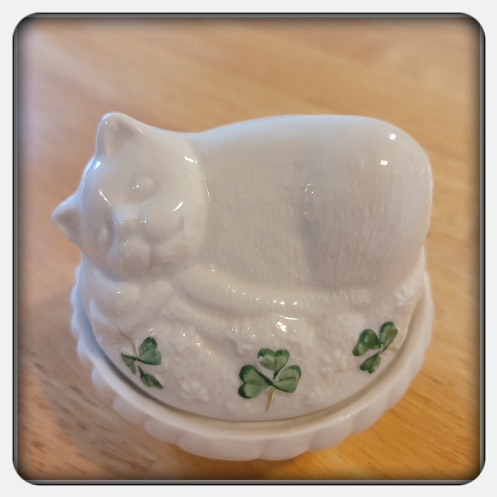 NWOB Vintage Porcelain Belleek Kitten Figurine Box - Picture 3 of 9